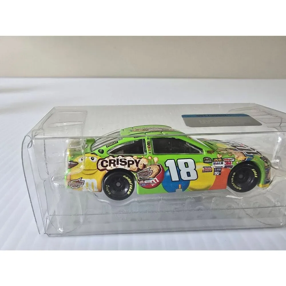 Kyle Busch 2015 M&M's Crispy Championship 1:64 Car - Picture 8 of 8